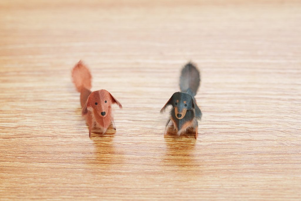 きりがみパパさんの切り折り紙とハサミ