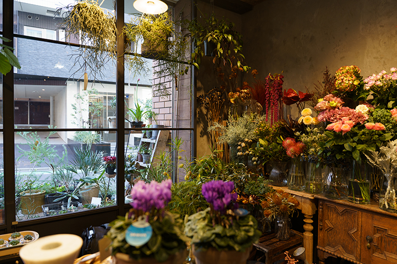 SHUTOCAのクリスマスリースとハサミ