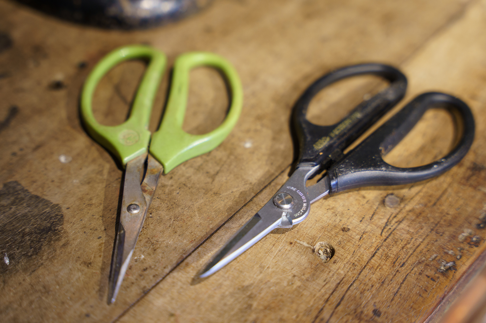 SHUTOCAのクリスマスリースとハサミ